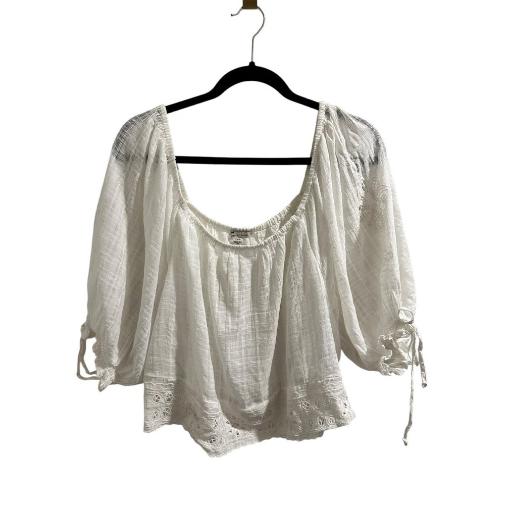 🍒 2/$20 🍒 White Peasant Blouse With Eyelet Details & Drawstring Sleeves - S
